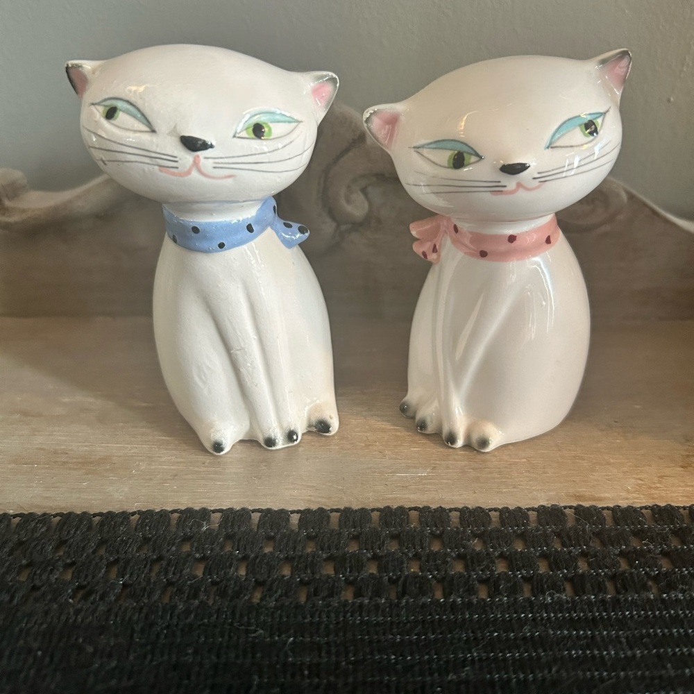 Ceramic Cat Holt Howard kitty Salt and Pepper Shakers - Vtg